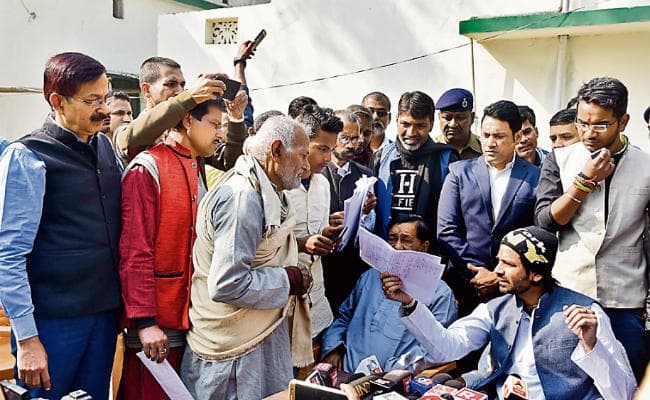 पटना : तेज प्रताप ने जनता दरबार में सुनी लोगों की फरियाद