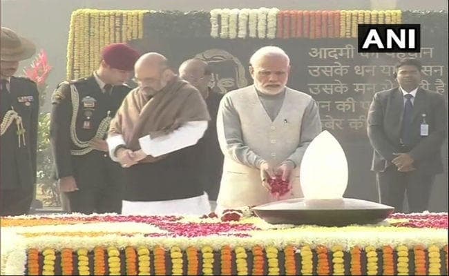 जयंती: पीएम मोदी ने वाजपेयी को दी श्रद्धांजलि, पूर्व पीएम मनमोहन सिंह भी पहुंचे, अमित शाह ने किया रिसीव