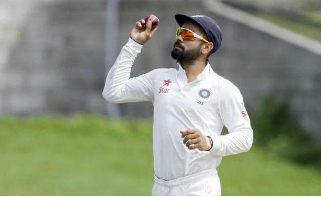 कोहली ने बल्लेबाजों से कहा, रन बनाएं, ताकि गेंदबाजों पर दबाव कम हो