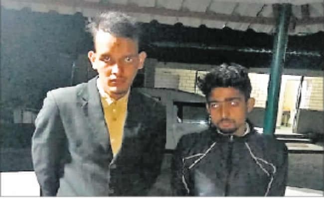 खोरीबाड़ी : 5.27 लाख नेपाली रुपये के साथ दो युवक गिरफ्तार