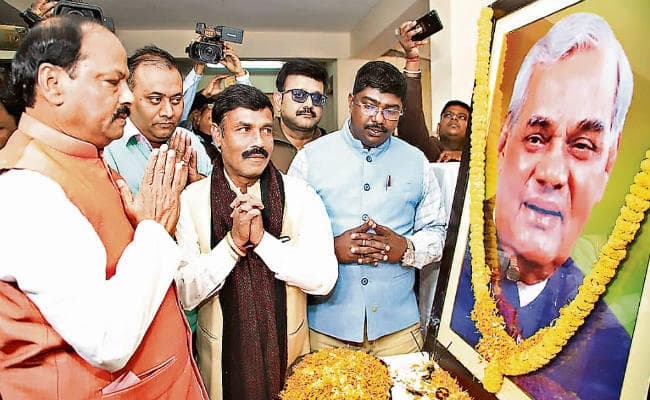 रांची : अटल जी ने राजनीति में आदर्श स्थापित किया : रघुवर दास