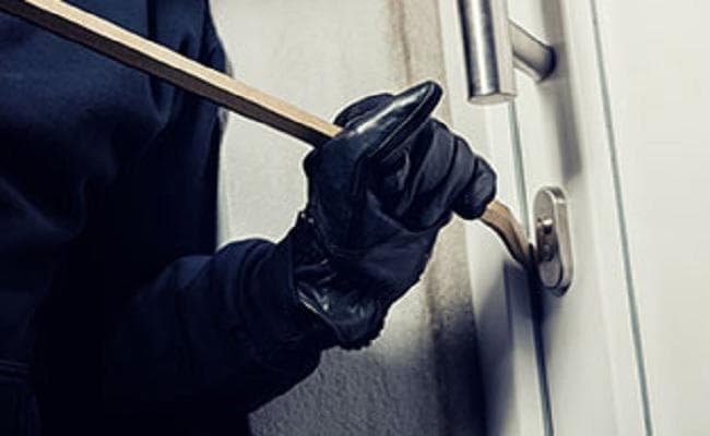 कर्नल के घर पांच लाख से अधिक की चोरी