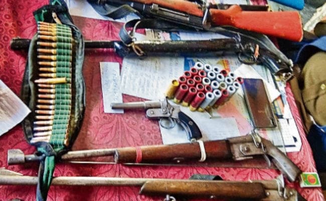 भागलपुर के दियारे में एसटीएफ का छापा, तीन गिरफ्तार, हथियार बरामद