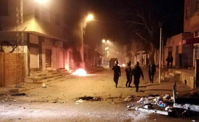 ट्यूनीशिया में पत्रकार के आत्मदाह के बाद विरोध प्रदर्शन शुरू