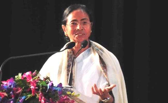 ममता बनर्जी ने सुनामी में मारे गये लोगों को श्रद्धांजलि दी