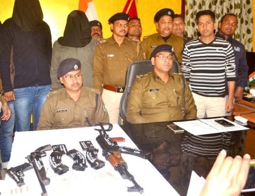 मुंगेर में एक AK-47 बरामद, मौके से युवा RJD के पूर्व जिलाध्यक्ष समेत तीन लोगों को पुलिस ने किया गिरफ्तार