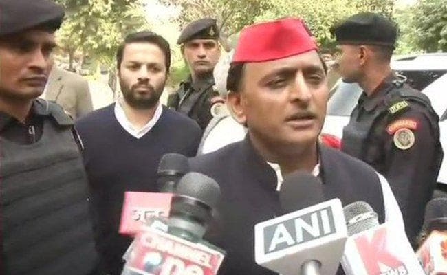 अखिलेश का राहुल को करारा झटका, फेडरल फ्रंट के लिए केसीआर का किया समर्थन