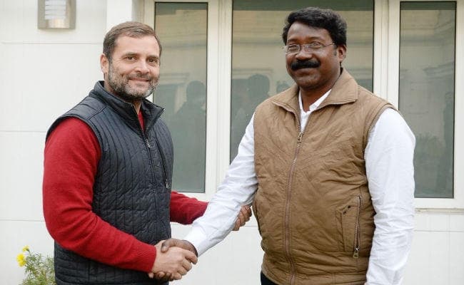 राहुल गांधी से मिले कोलेबिरा के नवनिर्वाचित विधायक विक्सल कोंगाड़ी, जीत पर हुई चर्चा