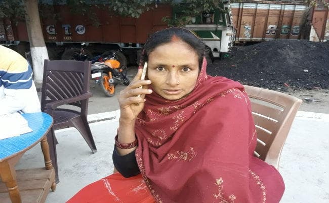 चौपारण : मुखिया ने डीलर के परिजनों लगाया अभद्र व्‍यवहार और गाली-गलौज का आरोप