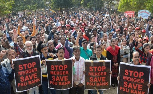 एक हफ्ते में दूसरे दिन की हड़ताल में शामिल हुए 10 लाख बैंक कर्मचारी, कामकाज पूरी तरह से रहा ठप