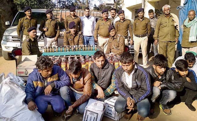 पटना : शराब तस्कर ने की थानेदार को कुचलने की कोशिश, टायर में गोली मार कर रोकी गाड़ी