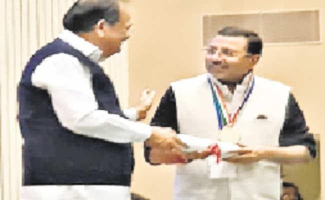 देवघर :  आकांक्षी जिला में गोड्डा का परफाॅरमेंस देशभर में बेहतर, सांसद हुए सम्मानित