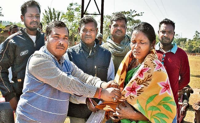 रांची : प्रभात खबर के गोद लिये गांव सीताडीह में 250 कंबल बांटे गये