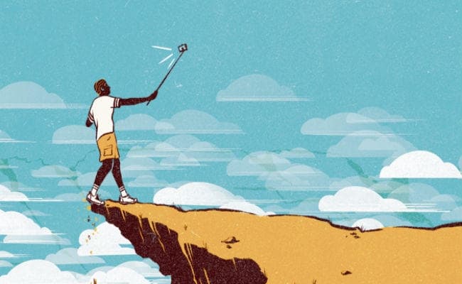 खतरनाक जगहों पर सेल्फी लेनेवालों पर होगी नजर, जगह-जगह चेतावनी वाले बोर्ड लगेंगे