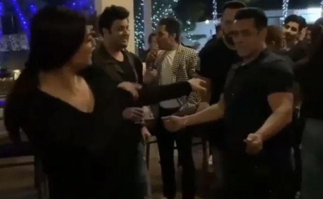 Salman Khan Birthday: सुष्‍मिता सेन की अदा पर फिदा हुए सलमान, गले लगाकर यूं किया डांस, VIDEO