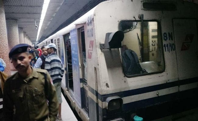 The Burning Train : आग लगने के बाद भी दौड़ती रही मेट्रो, यात्रियों की जान सांसत में