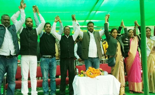 कोलेबिरा में झामुमो का कार्यकर्ता सम्मेलन, रघुवर सरकार पर दशरथ गागराई का हमला