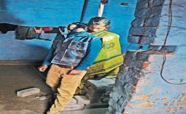 गम्हरिया  : फंदे से झूलती मिलीं दो युवतियां, घर से भाग कर आपस में कर ली थी शादी