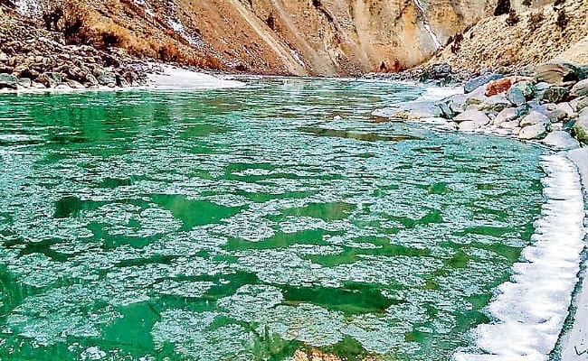 ठंड से पूरा उत्तर भारत बेहाल, श्रीनगर में तीस साल की सबसे ठंडी रात, तापमान -7.6 डिग्री, जम गयीं नदियां