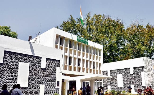 विधानसभा का शीतकालीन सत्र : हाइकोर्ट भवन निर्माण में अनियमितता पर तीन महीने में होगी कार्रवाई : मंत्री