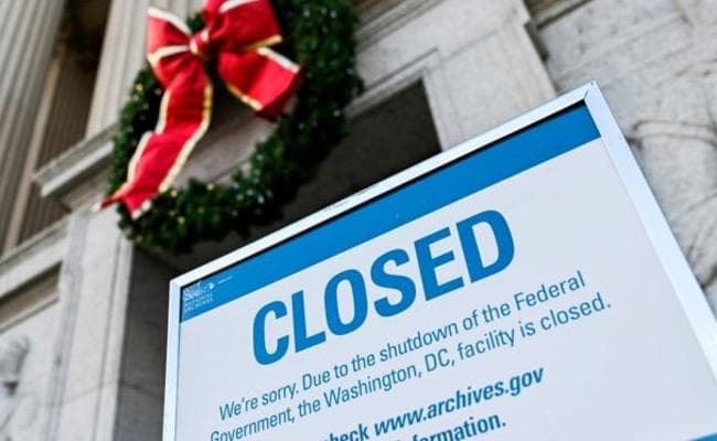 USA : नये साल में भी ठप रहेगा सरकार का कामकाज, 8 लाख सरकारी कर्मियों का वेतन बंद