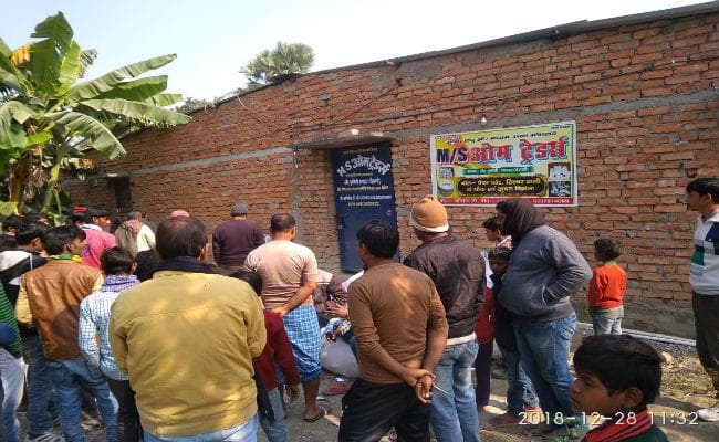 व्यवसायी को घर से खींचकर गोलियों से भूना, इलाके में दहशत