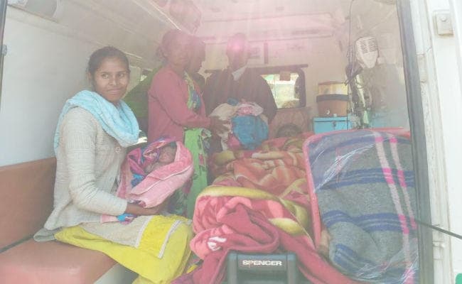 थ्री इडिएट की तर्ज पर भुरसाबेड़ा की प्रसूता ने एंबुलेंस में ही दो बच्चों को दिया जन्म