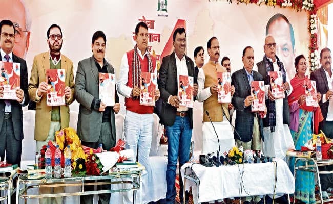 रांची :  कैलेंडर, डायरी और टेलीफोन निर्देशिका का सीएम ने किया विमोचन, गिनाई सरकार की उपलब्धियां, विपक्ष ने नकारा