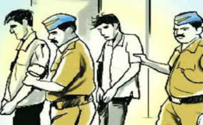 छह किलो बारूद के साथ दो गिरफ्तार