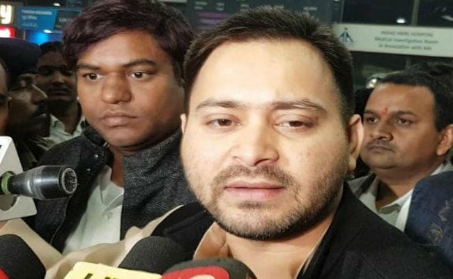 लालू से अकेले में मिले तेजस्वी, महागठबंधन में अटकलों का बाजार गर्म