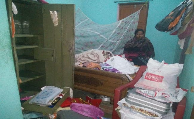 समाहरणालय के क्लर्क के घर से छह लाख की लूट, बंदूक की नोक पर बनाया बंधक