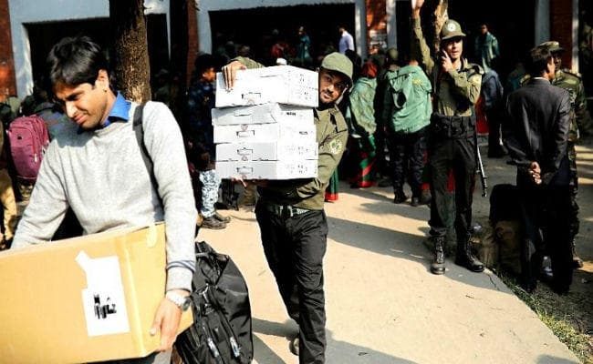 बांग्लादेश में आज आम चुनाव, बढ़ायी गयी सुरक्षा, अबतक तीन हिंदुओं के घरों में लगायी गयी आग 13 की हो चुकी है मौत