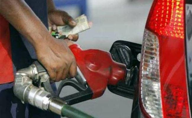 साल 2018 के सबसे निचले स्‍तर पर पहुंचा पेट्रोल का दाम, डीजल भी हुआ सस्ता