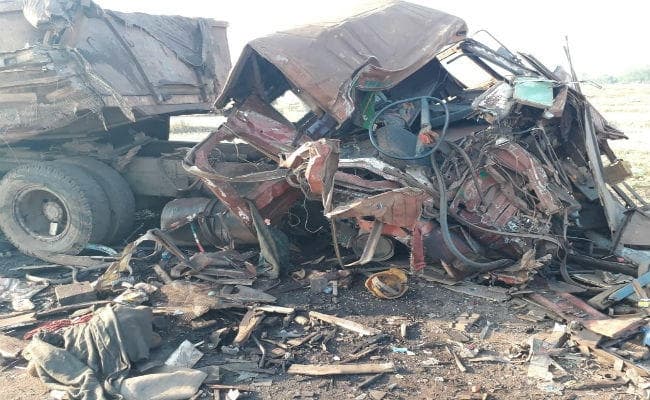 सरायकेला-चाईबासा सड़क पर दो ट्रकों के बीच सीधी टक्कर, दोनों चालकों की मौत