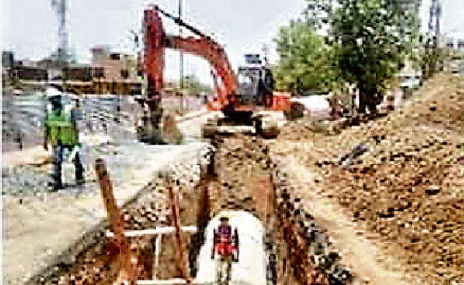 रांची : विकास योजनाएं कागज से निकलीं, पर पूरी नहीं हो सकीं