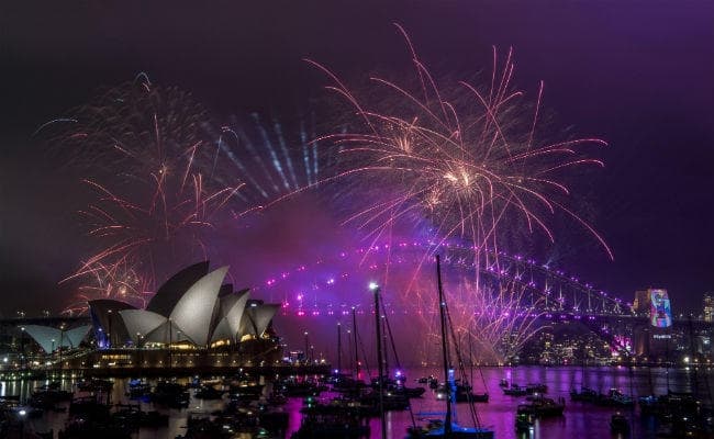 #HappyNewYear2019 : ऑस्ट्रेलिया और न्यूजीलैंड में नये साल ने दी दस्तक, तिरंगे के रंग में रंगा इंडिया गेट