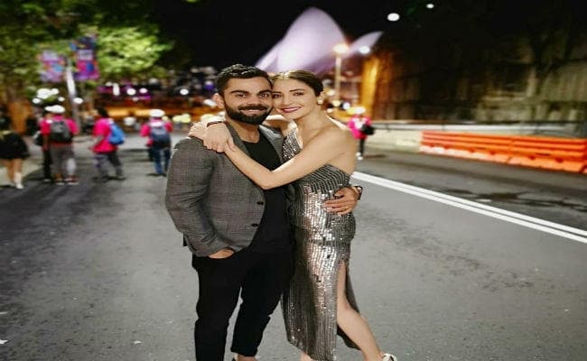 विराट-अनुष्‍का ने इस तरह मनाया नये साल का जश्‍न, देखें तसवीरें