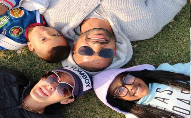 नये साल पर शिखर और सहवाग ने लोगों को ऐसे कहा -HappyNewYear2018