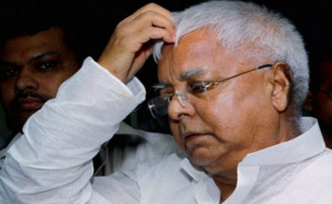साल के पहले दिन लालू से जेल में मिलने गये 3 RJD नेता, जेल के बाहर समर्थकों का जमावड़ा