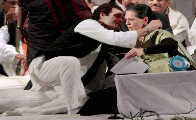 राहुल ने मां सोनिया गांधी के साथ गोवा में मनाया नये साल का जश्न
