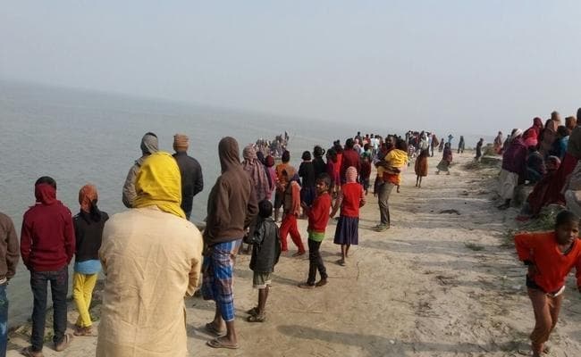 पिकनिक मनाने जा रहे 9 बच्चों से भरी नाव बीच गंगा में डूबी, 6 निकाले गये और 3 लापता