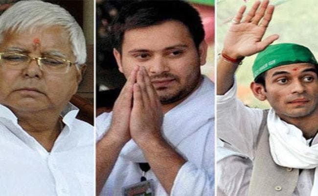 लालू-तेजस्वी और तेज प्रताप ने नव वर्ष 2018 की ट्वीटर पर यह लिखकर दी शुभकामना, पढ़ें