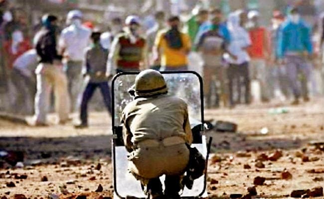 बिहार : पत्थरबाजों से निबटने को रणनीति तैयार, दर्ज होगी अलग से FIR, सजा दिलाने का होगा प्रयास