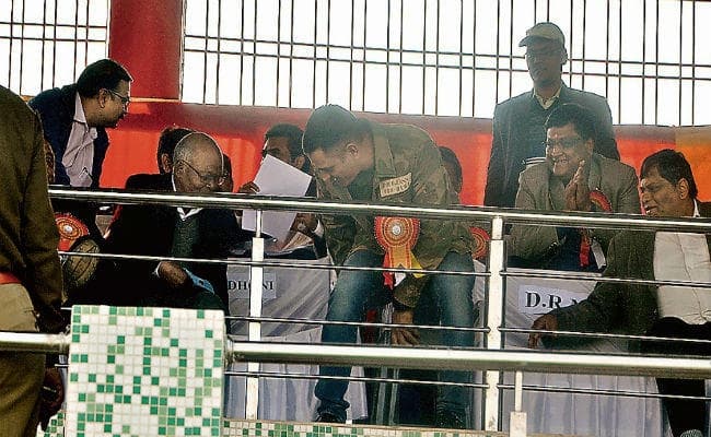 IN PICS: सफलता के बाद भी जमीन से जुड़े रहना सिखाते हैं महेंद्र सिंह धौनी