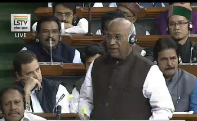 पुणे के भीमा काेरेगांव हिंसा पर लोकसभा में हंगामा, अनंत कुमार बोले - कांग्रेस बांटो आैर राज करो की नीति पर