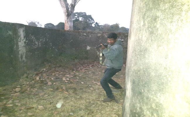 PLFI  व पुलिस के बीच लोगों ने देखा लाइव मुठभेड़, एक उग्रवादी पकड़ाया, दो भाग निकले