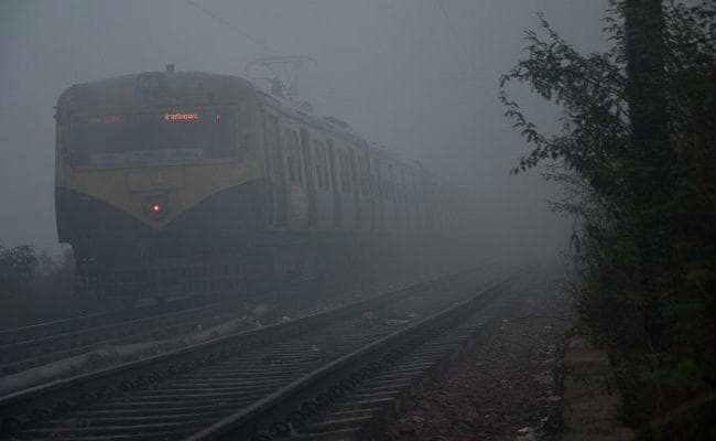 बिहार में मौसम का कहर : राजधानी एक्सप्रेस सहित 10 ट्रेनें हुईं रद्द, 2 घंटे तक 7 फ्लाइट को नहीं मिली ‘जमीन’