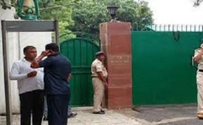 राबड़ी देवी के आवास पर RJD की बैठक शुरू, पार्टी की रणनीति पर हो रही है विशेष चर्चा