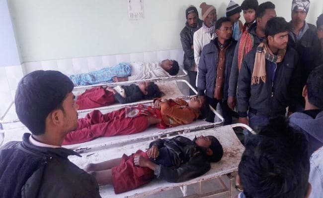 IN PICS : दुमका के सिदपहाड़ी में एक ही परिवार के चार लोगों की मौत, तीन की हालत गंभीर