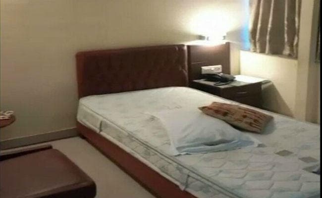 कोलकाता के होटल में फंदे से लटका मिला जमशेदपुर का व्यापारी, छोड़ गया सुसाइड नोट